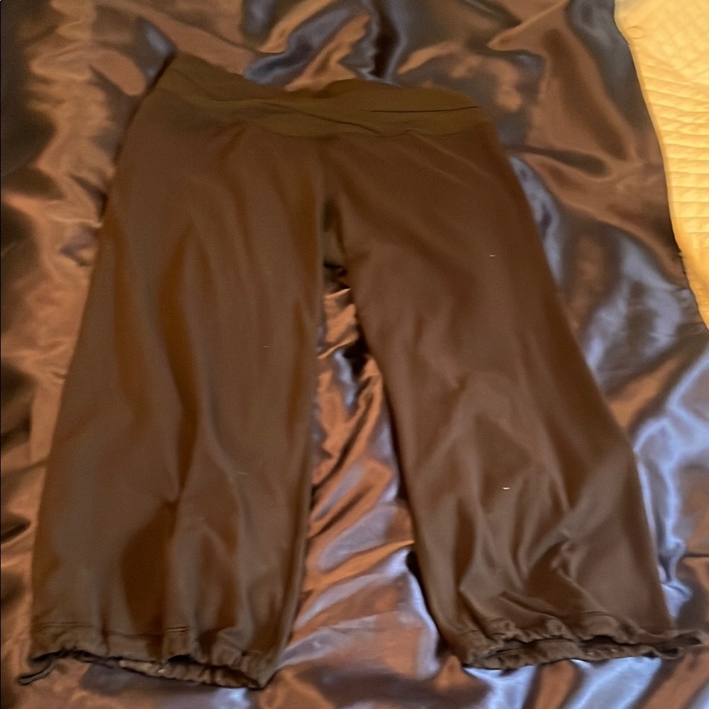 High rise Lululemon Black Capri Leggings. Size large. Missing tag.